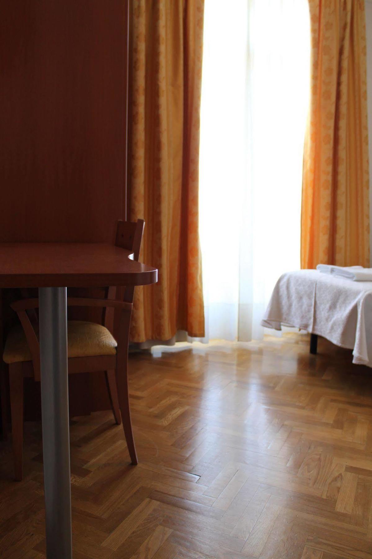 Hostal Jerez Мадрид Экстерьер фото