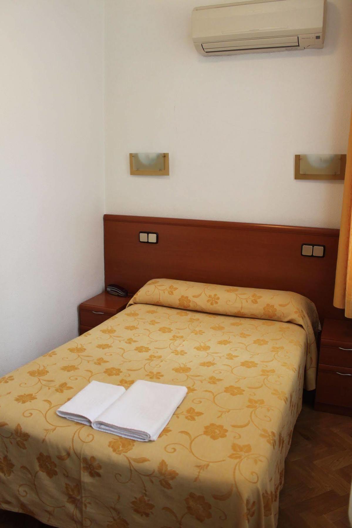 Hostal Jerez Мадрид Экстерьер фото